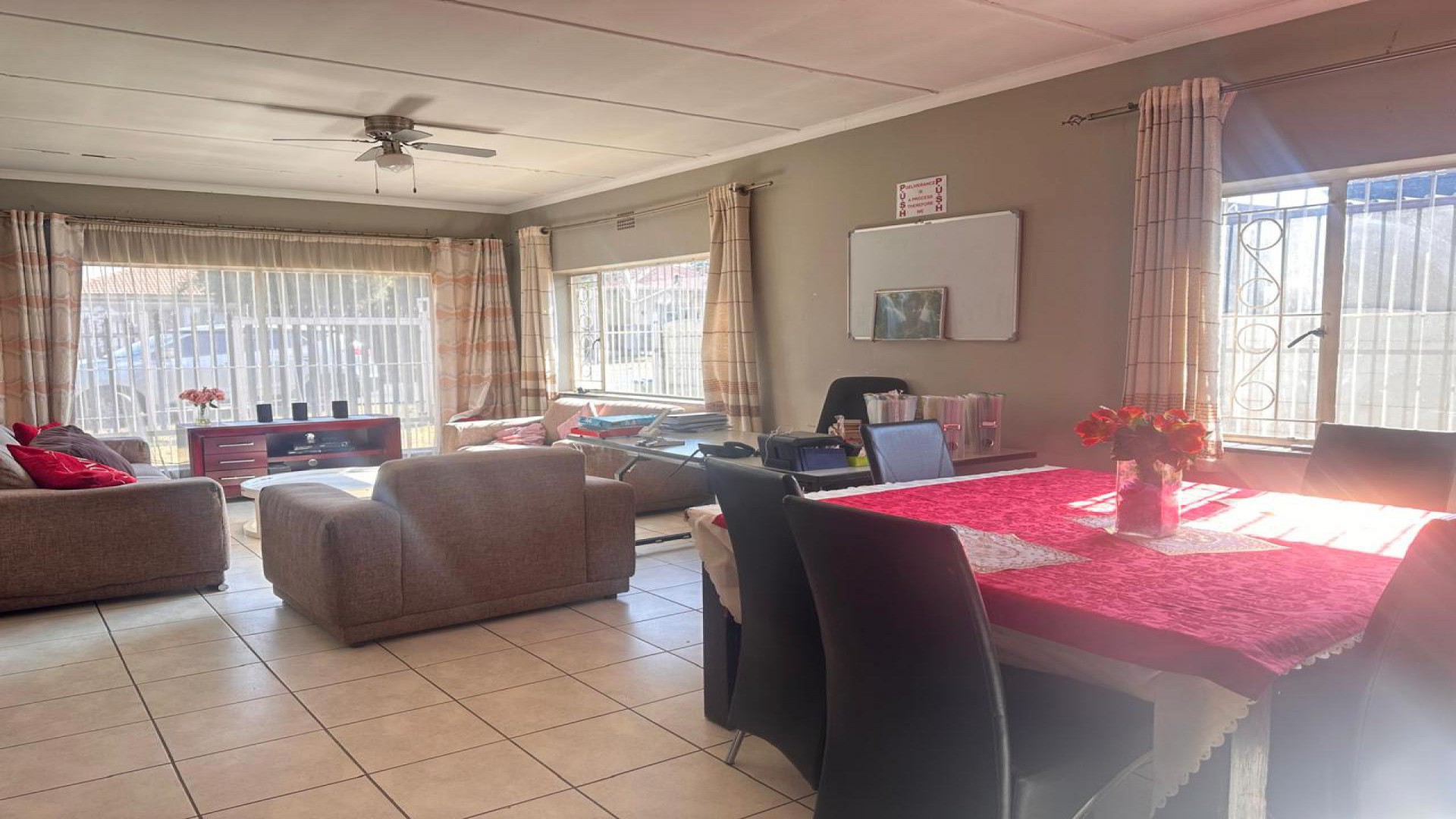Dining Room of property in Florentia