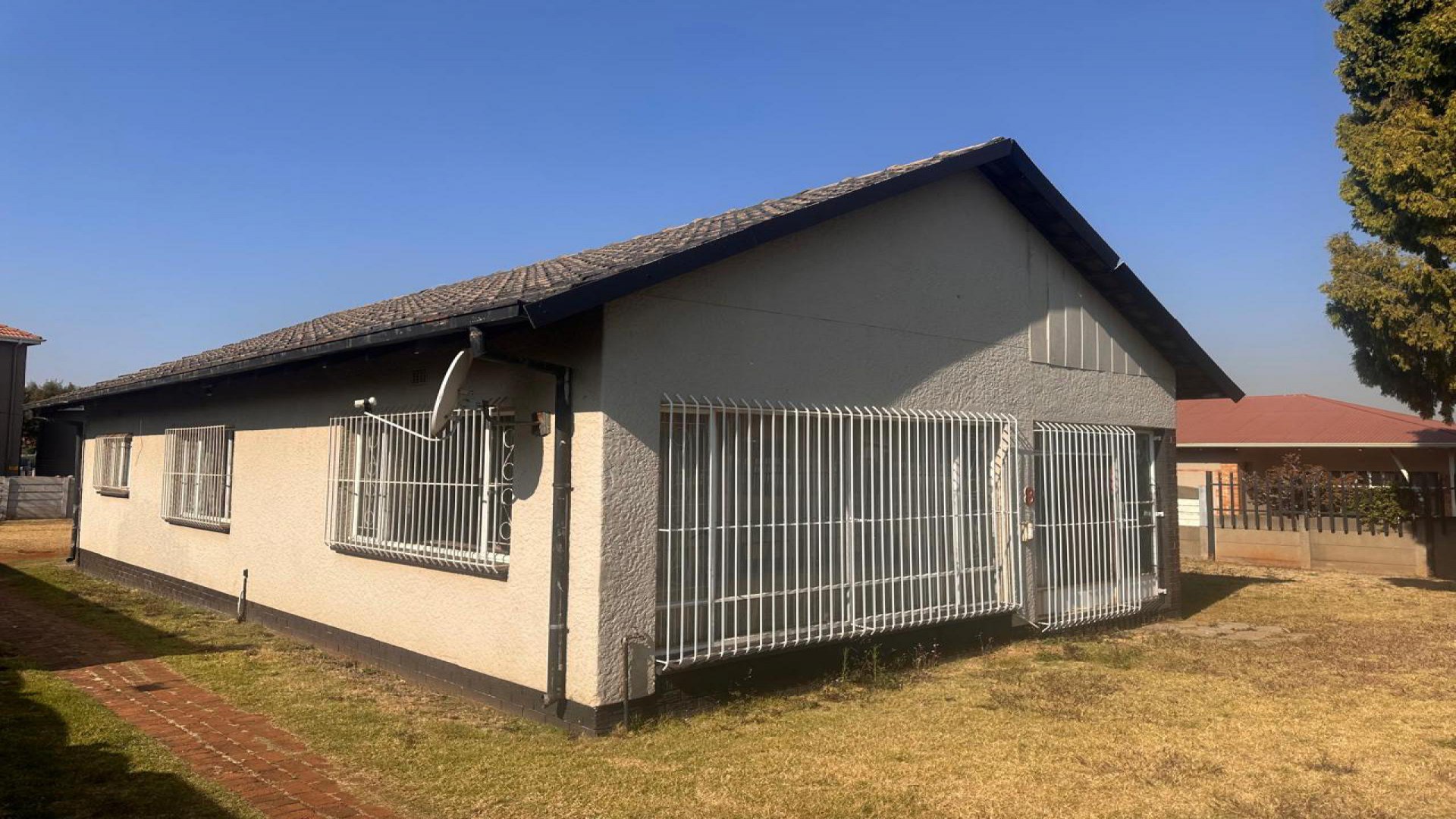 Front View of property in Florentia