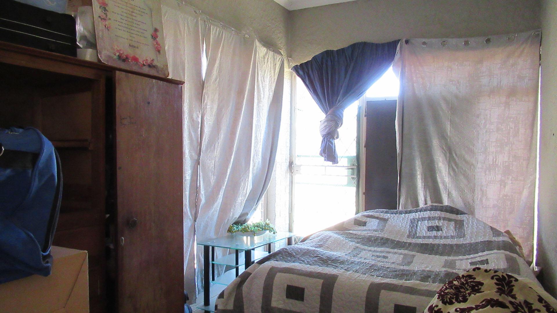 Bed Room 1 - 31 square meters of property in Florentia
