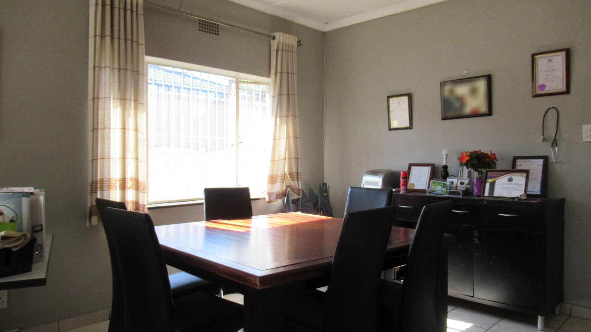 Dining Room - 15 square meters of property in Florentia