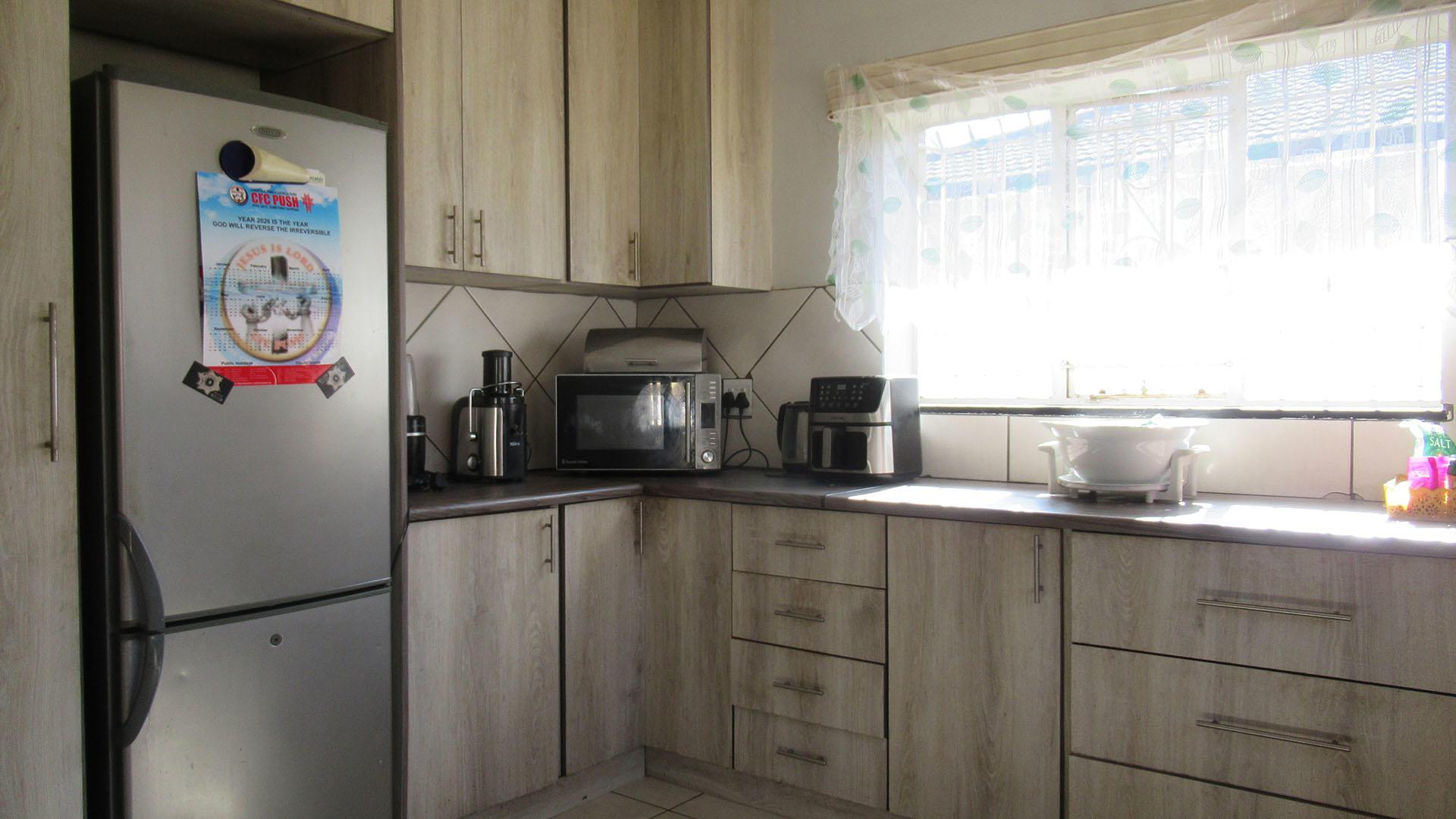 Kitchen - 15 square meters of property in Florentia