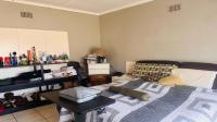 Bed Room 1 of property in Florentia