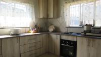Kitchen - 15 square meters of property in Florentia
