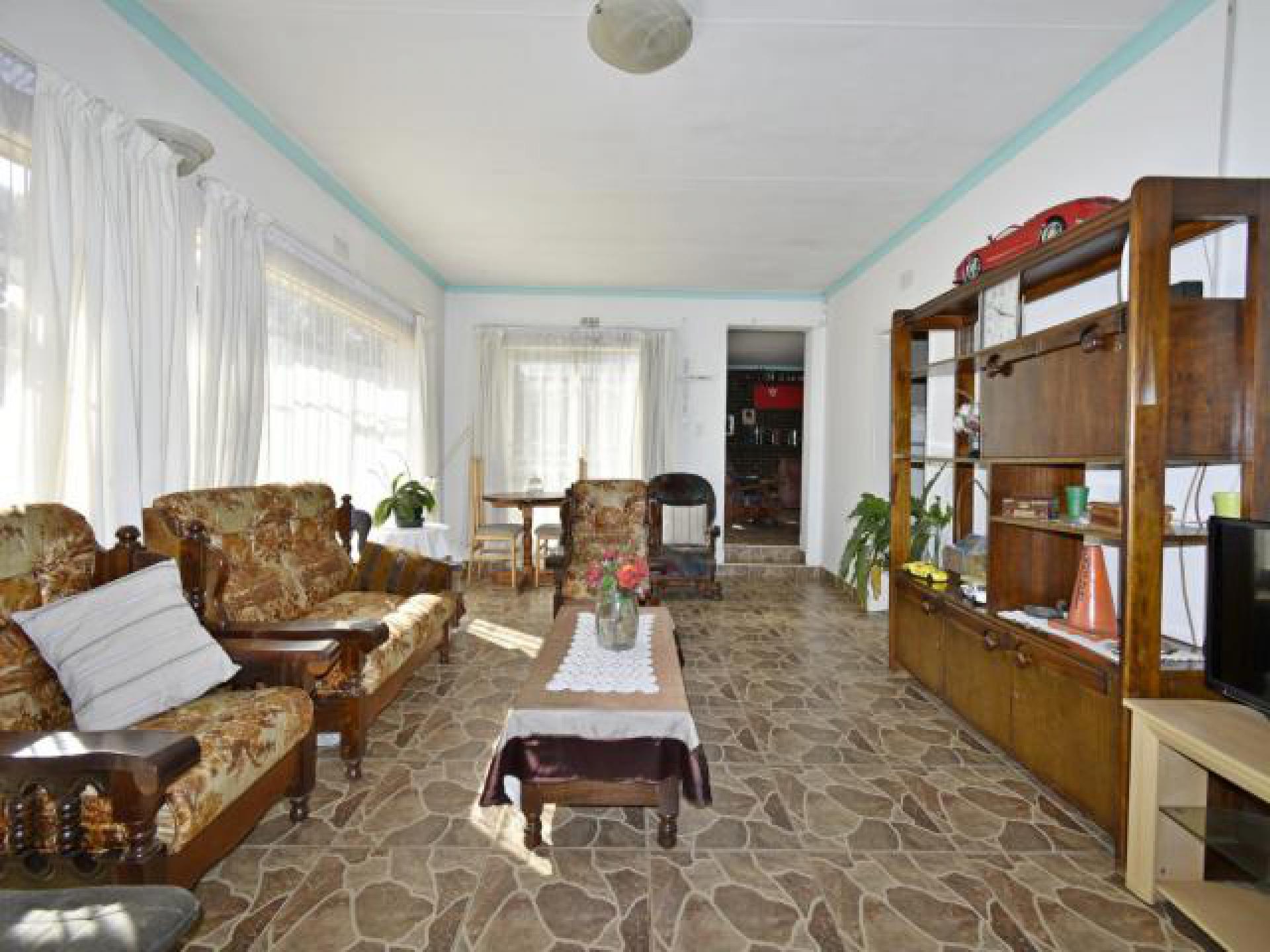 Lounges of property in Brackenhurst