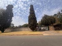 Front View of property in Glen Marais