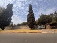 Front View of property in Glen Marais