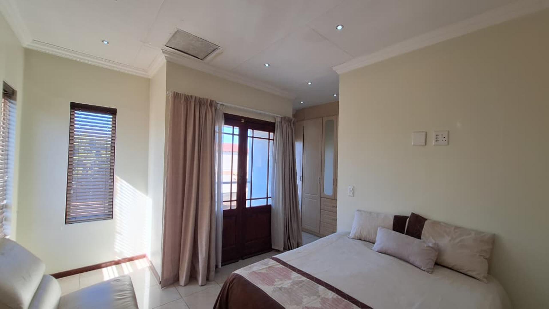 Main Bedroom - 21 square meters of property in Parkhaven