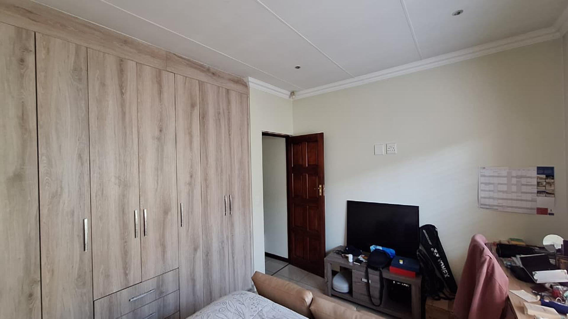Bed Room 1 - 13 square meters of property in Parkhaven