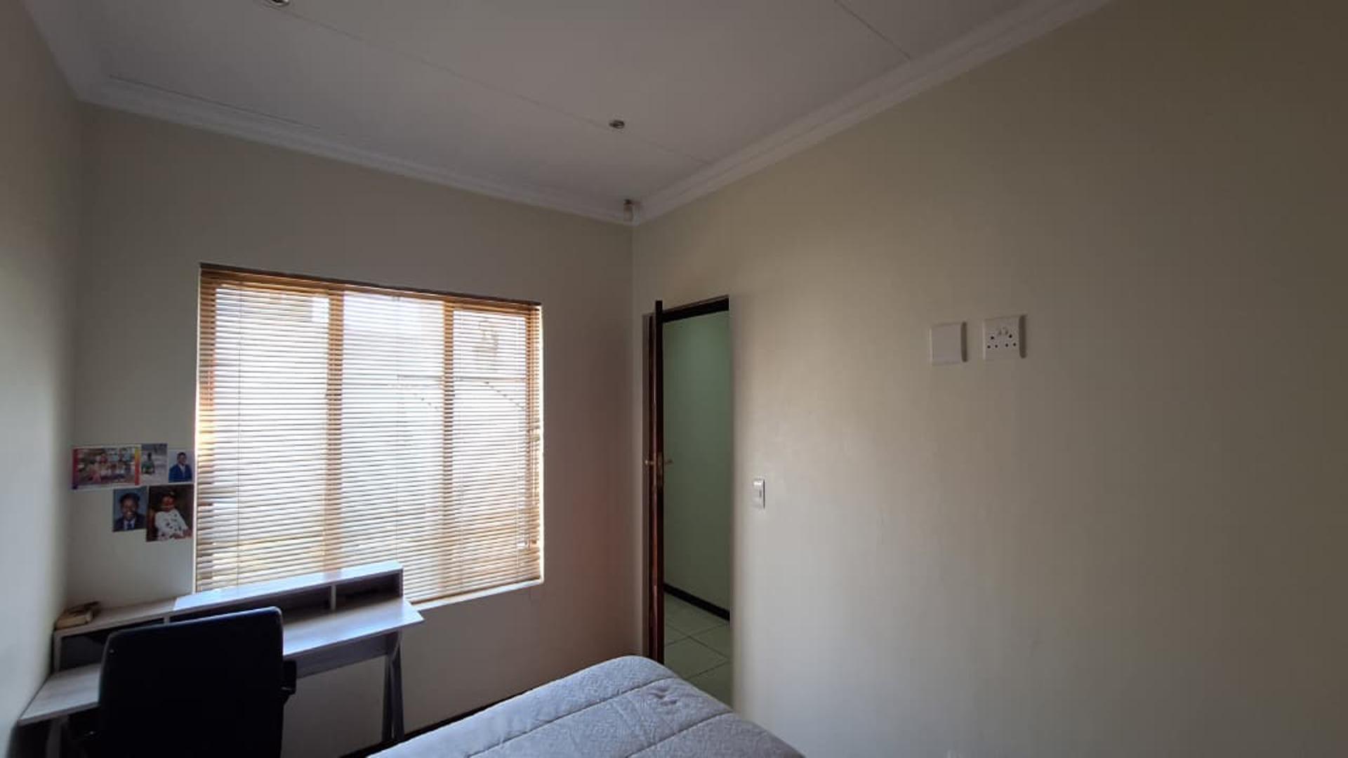 Bed Room 2 - 17 square meters of property in Parkhaven