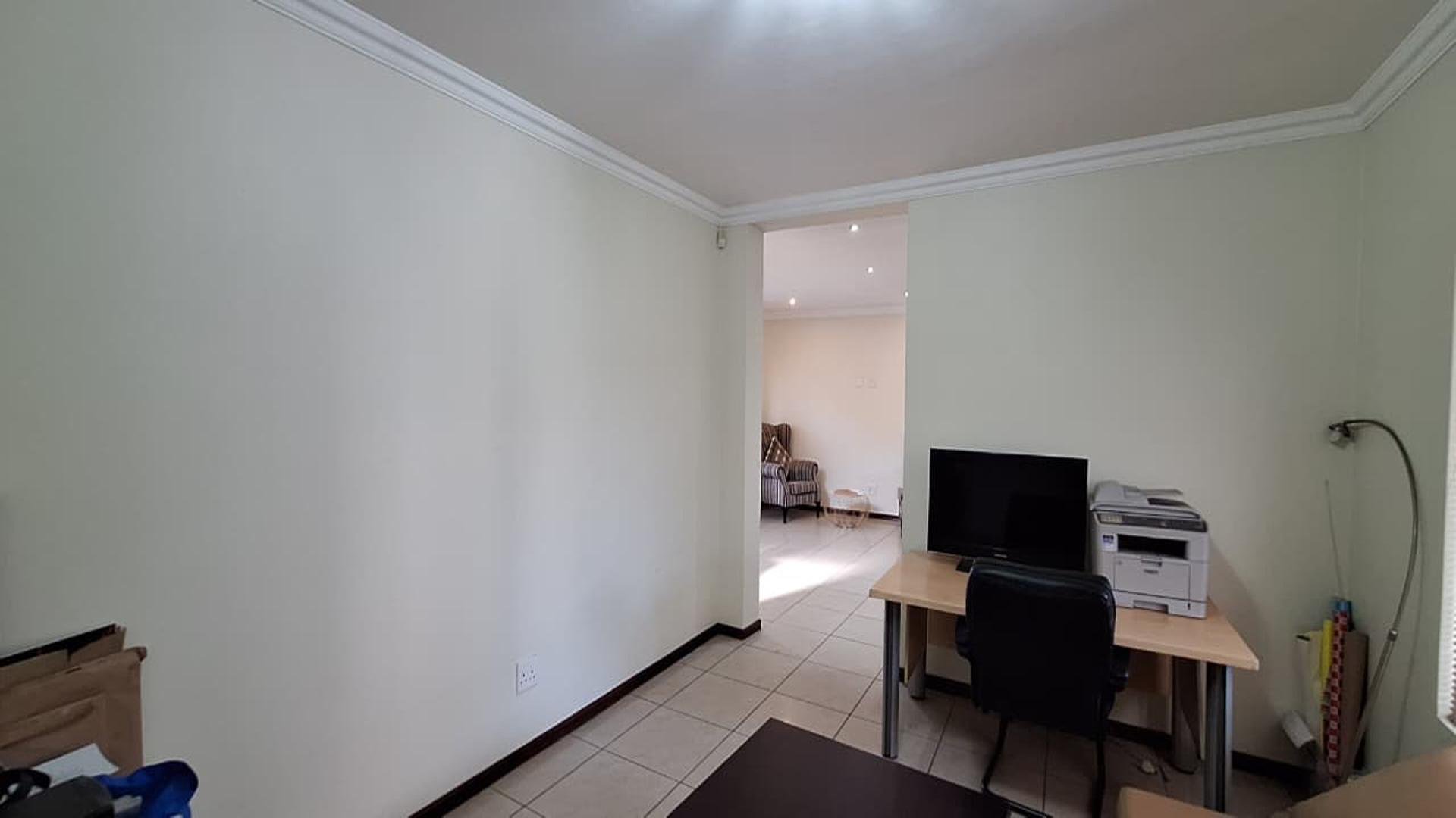Study - 18 square meters of property in Parkhaven