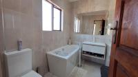 Main Bathroom - 7 square meters of property in Parkhaven