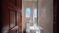 Bathroom 1 - 2 square meters of property in Parkhaven