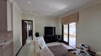 Lounges - 39 square meters of property in Parkhaven