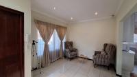 Lounges - 39 square meters of property in Parkhaven