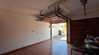 Garage - 34 square meters of property in Parkhaven