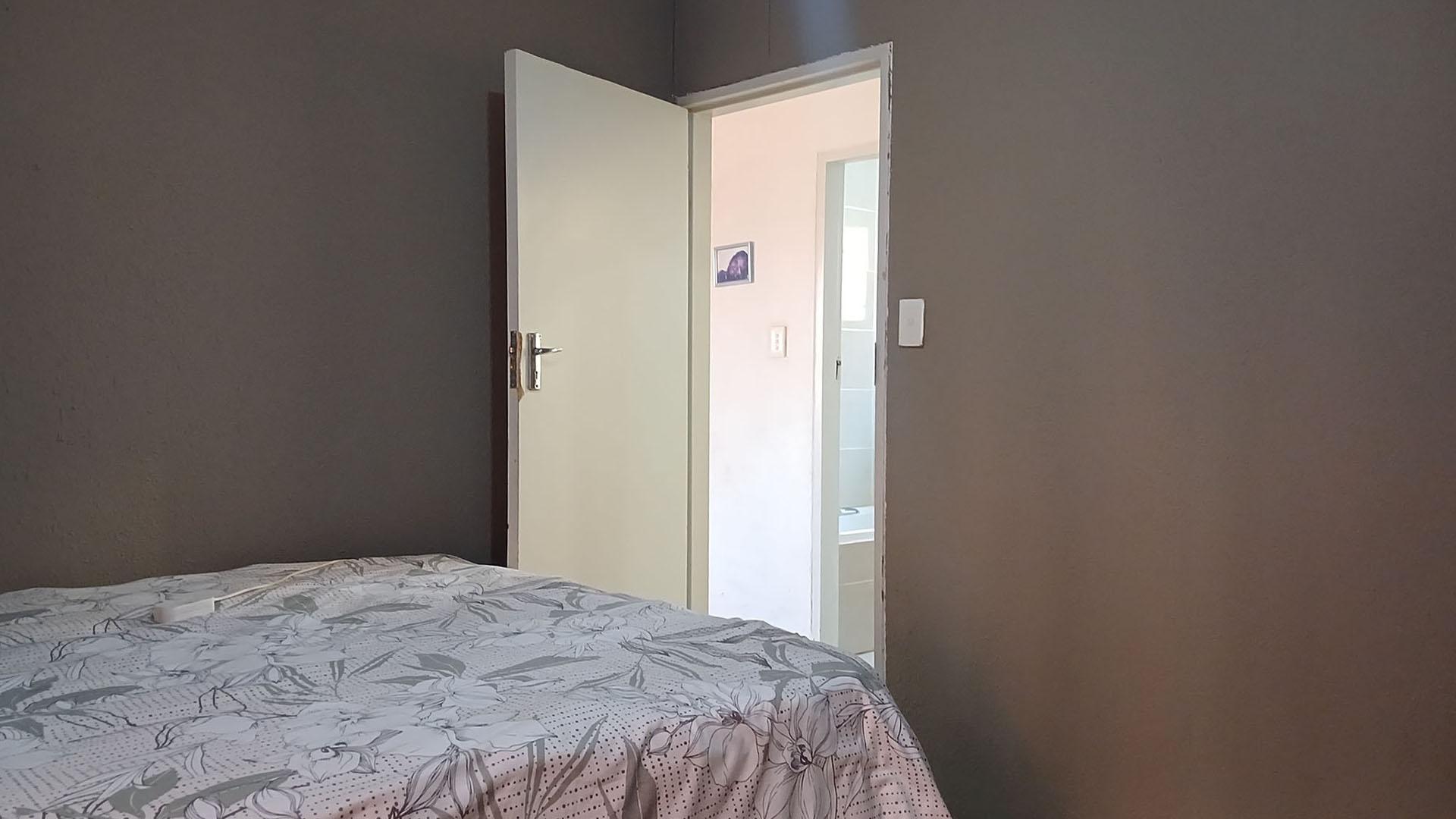 Bed Room 2 - 11 square meters of property in Protea Glen