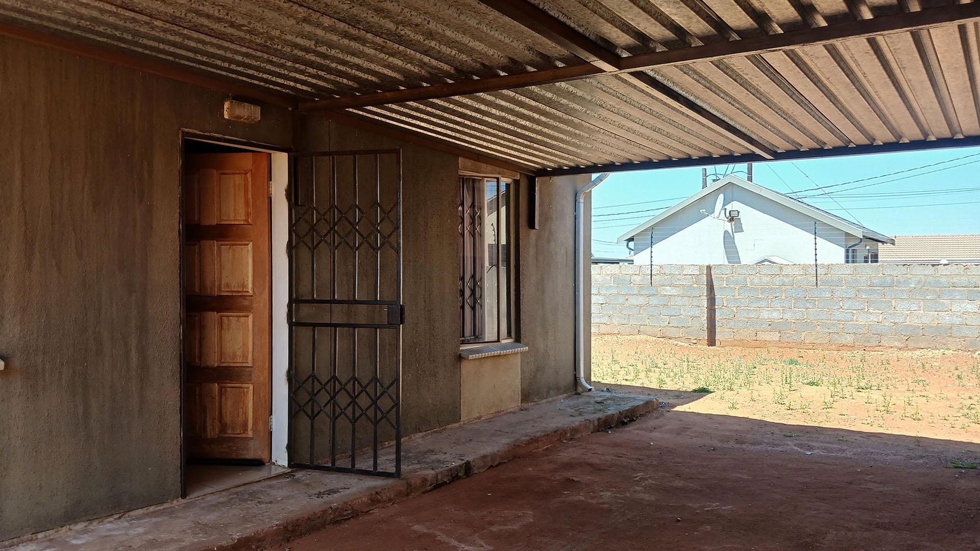 Spaces - 34 square meters of property in Protea Glen