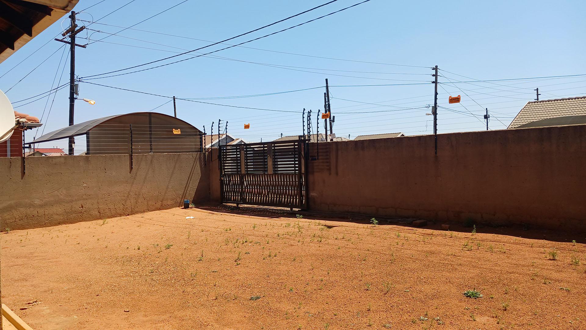 Front View of property in Protea Glen