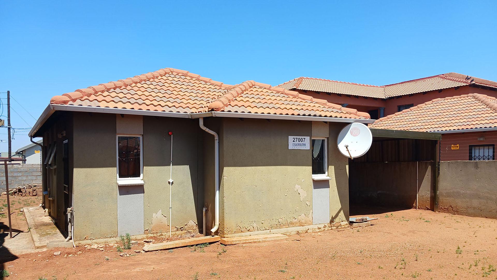 Front View of property in Protea Glen