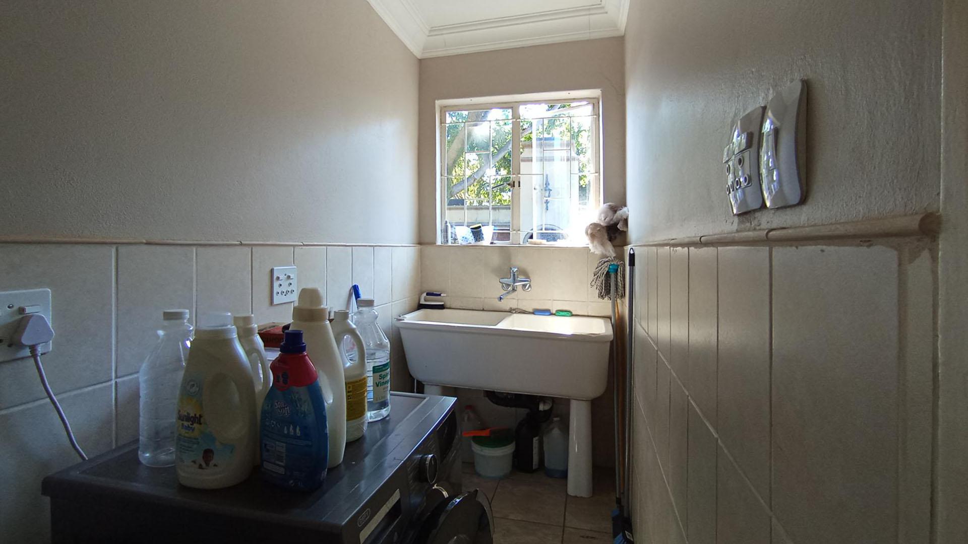 Scullery - 4 square meters of property in Pumulani AH