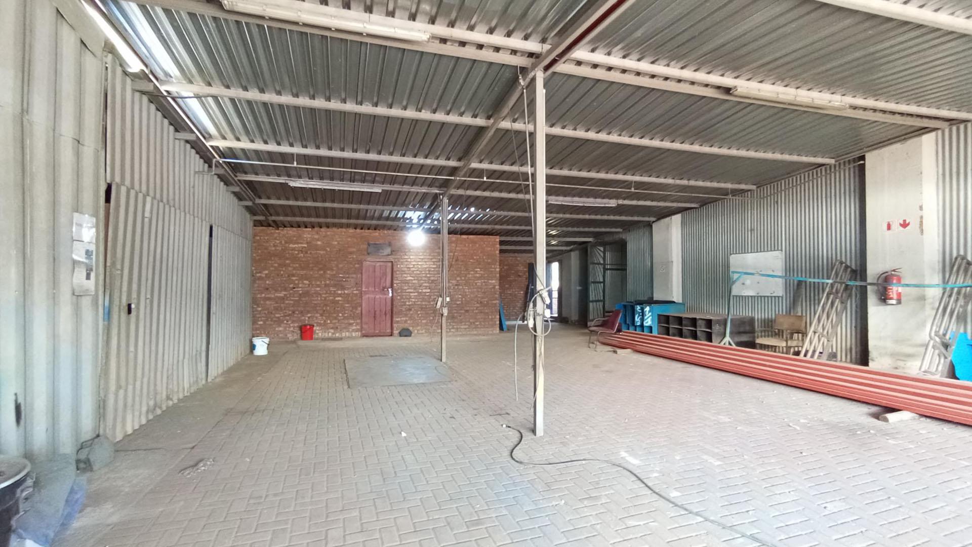 Store Room - 1670 square meters of property in Pumulani AH