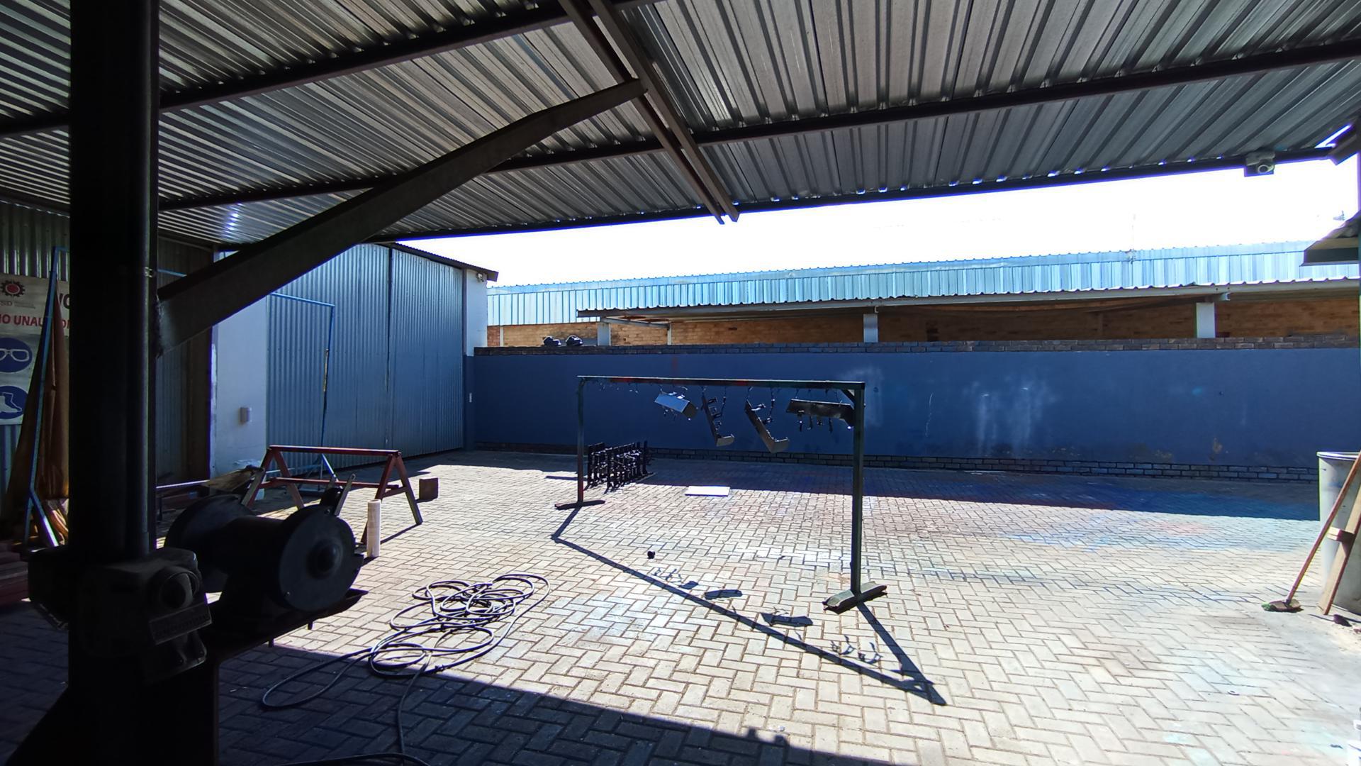 Store Room - 1670 square meters of property in Pumulani AH