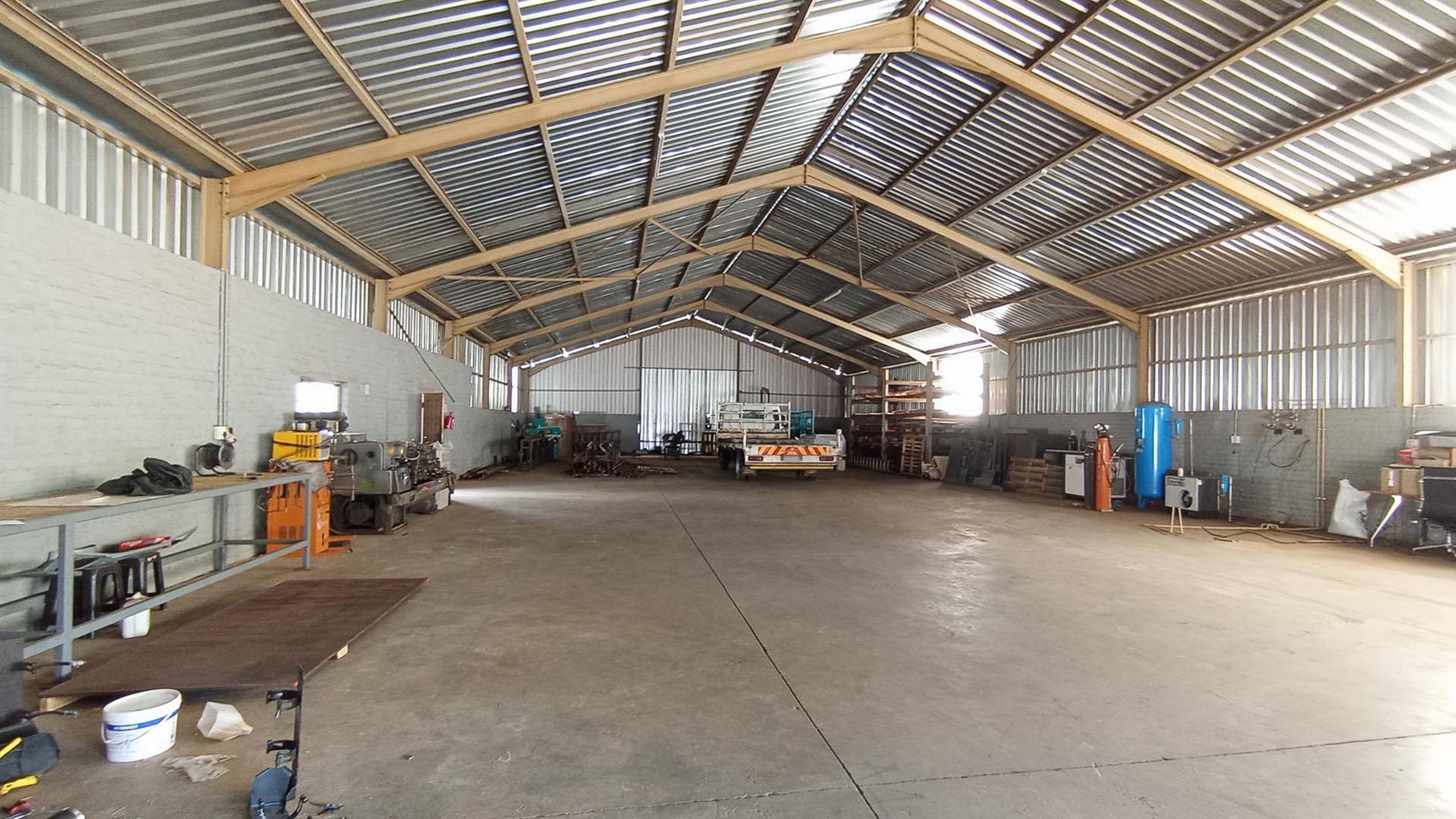 Store Room - 1670 square meters of property in Pumulani AH