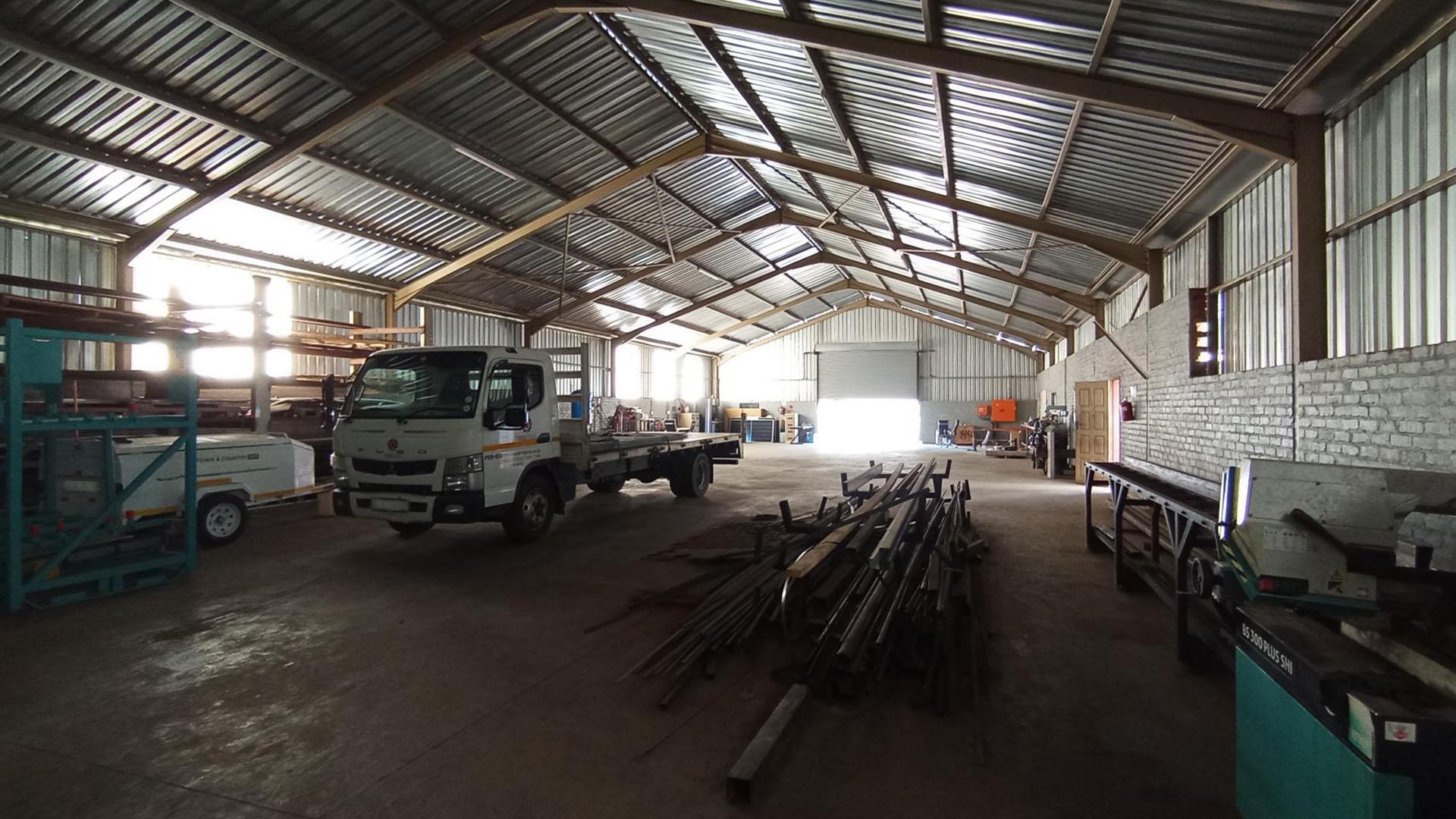 Store Room - 1670 square meters of property in Pumulani AH