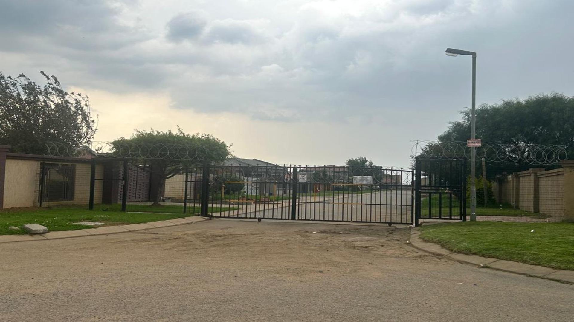 Front View of property in Windmill Park