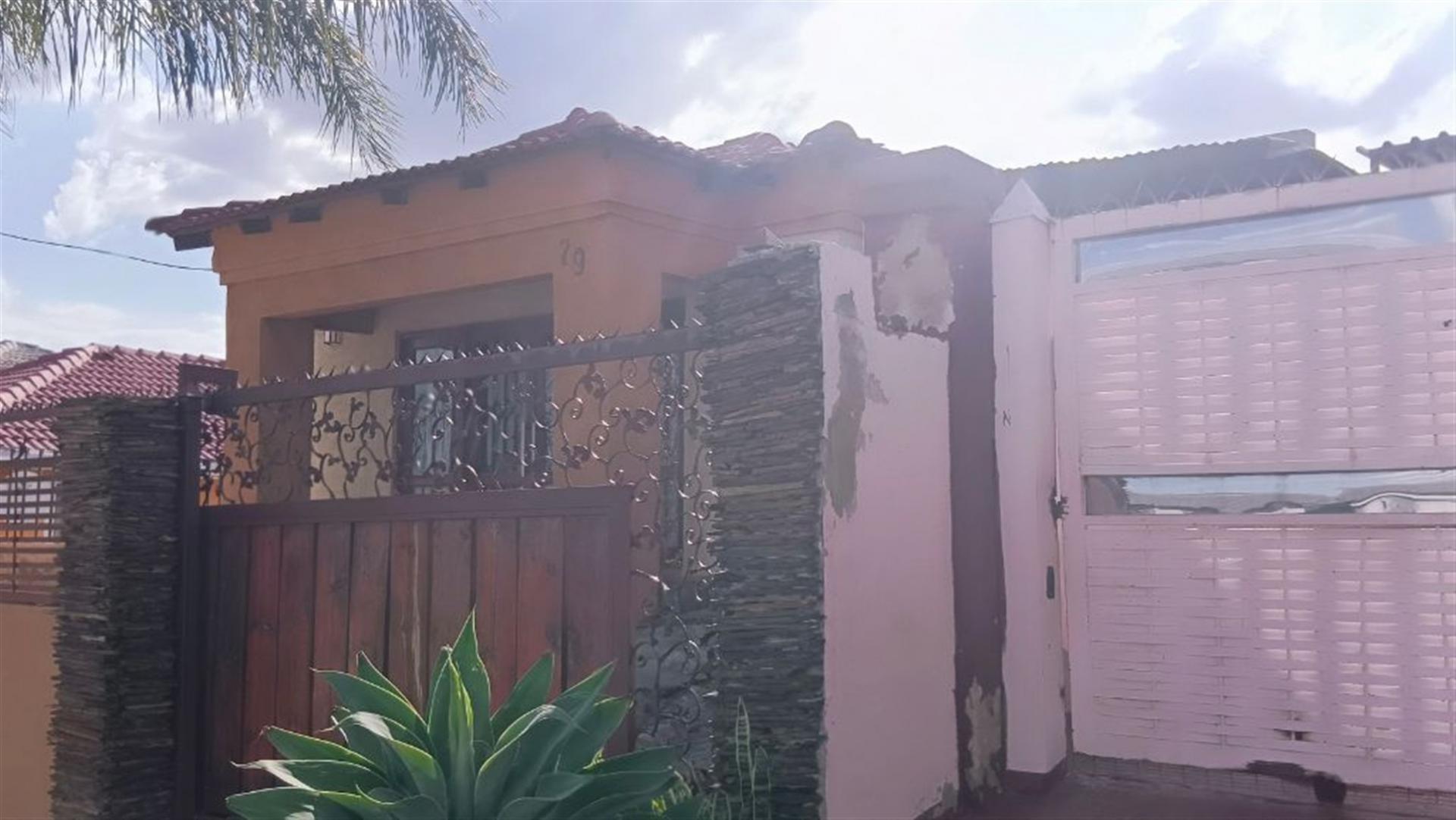 Front View of property in Lotus Gardens