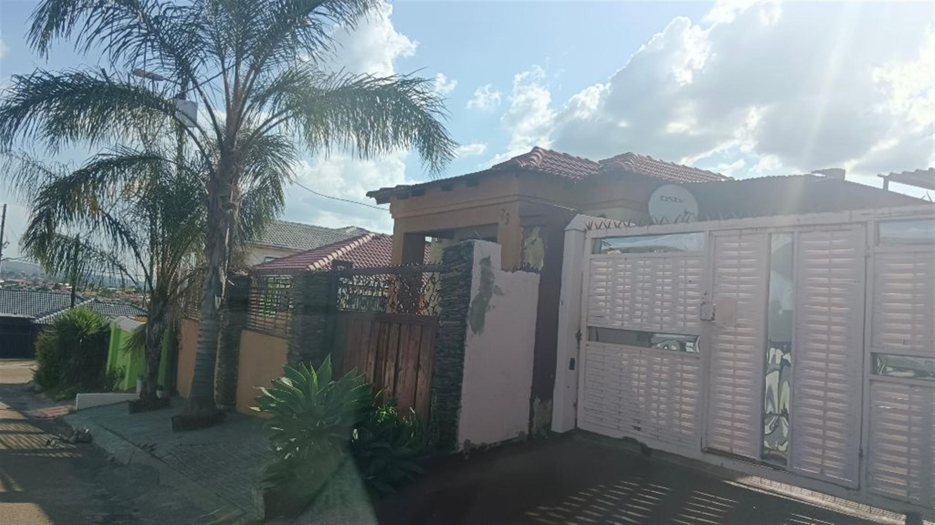 Front View of property in Lotus Gardens
