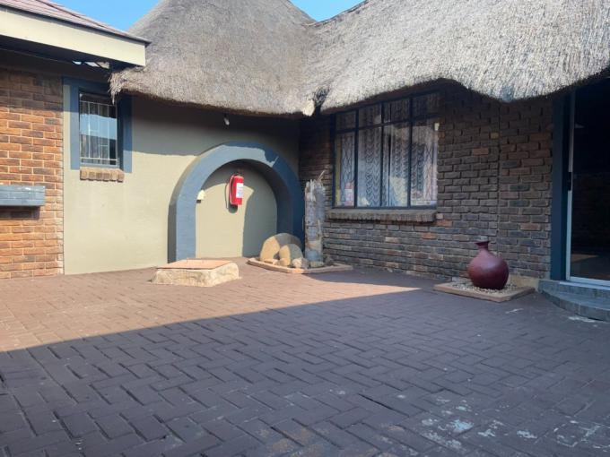 6 Bedroom House for Sale For Sale in Sterpark - MR644822