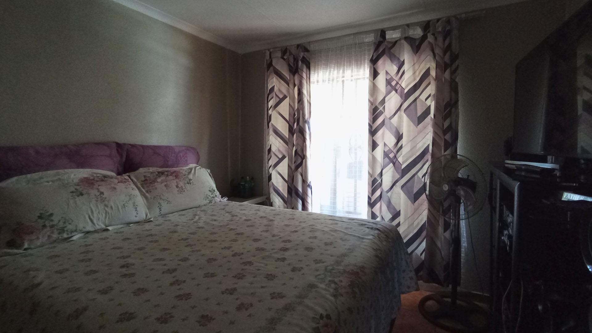 Bed Room 2 - 9 square meters of property in Soshanguve East