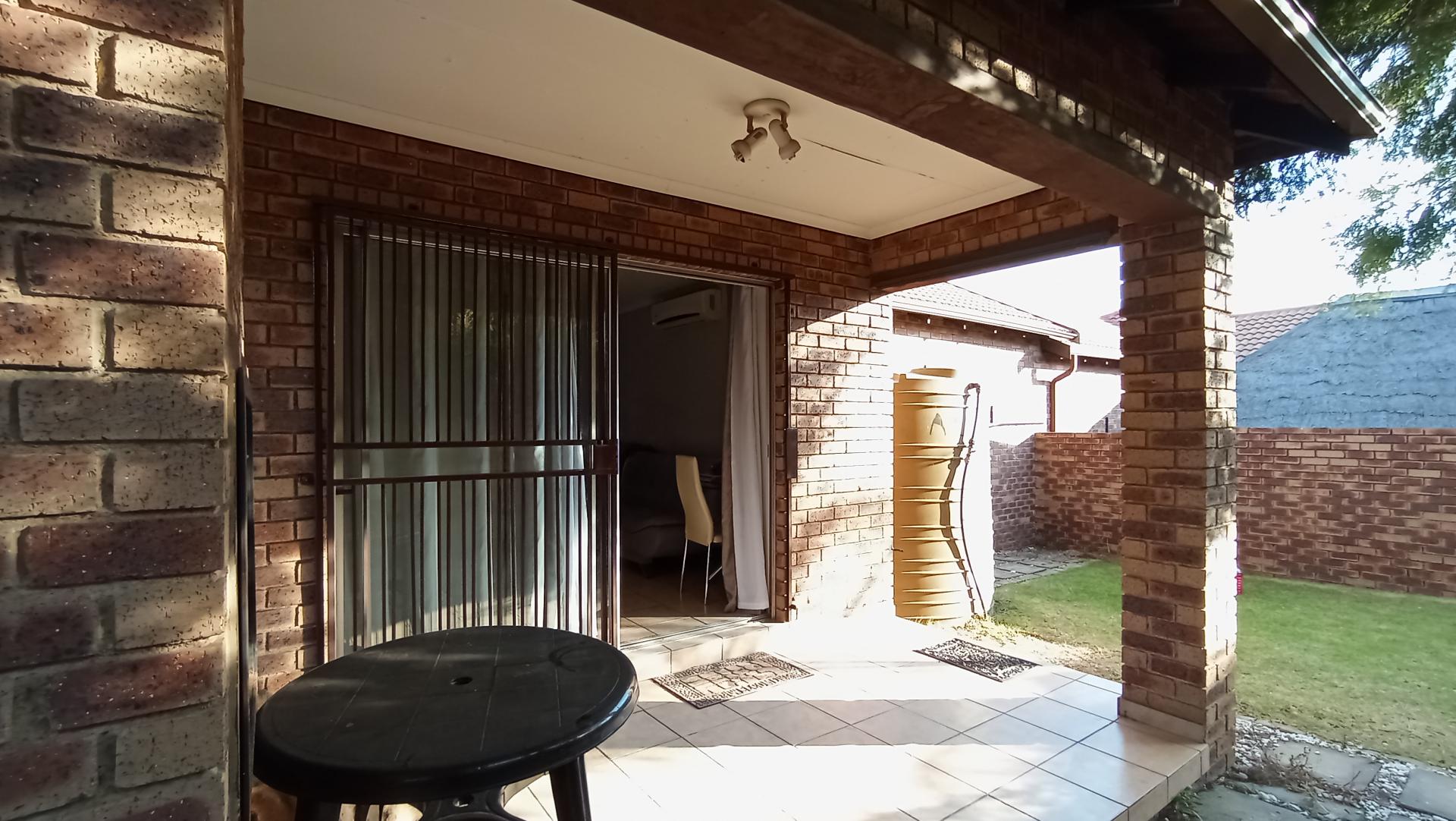 Patio - 11 square meters of property in Amberfield