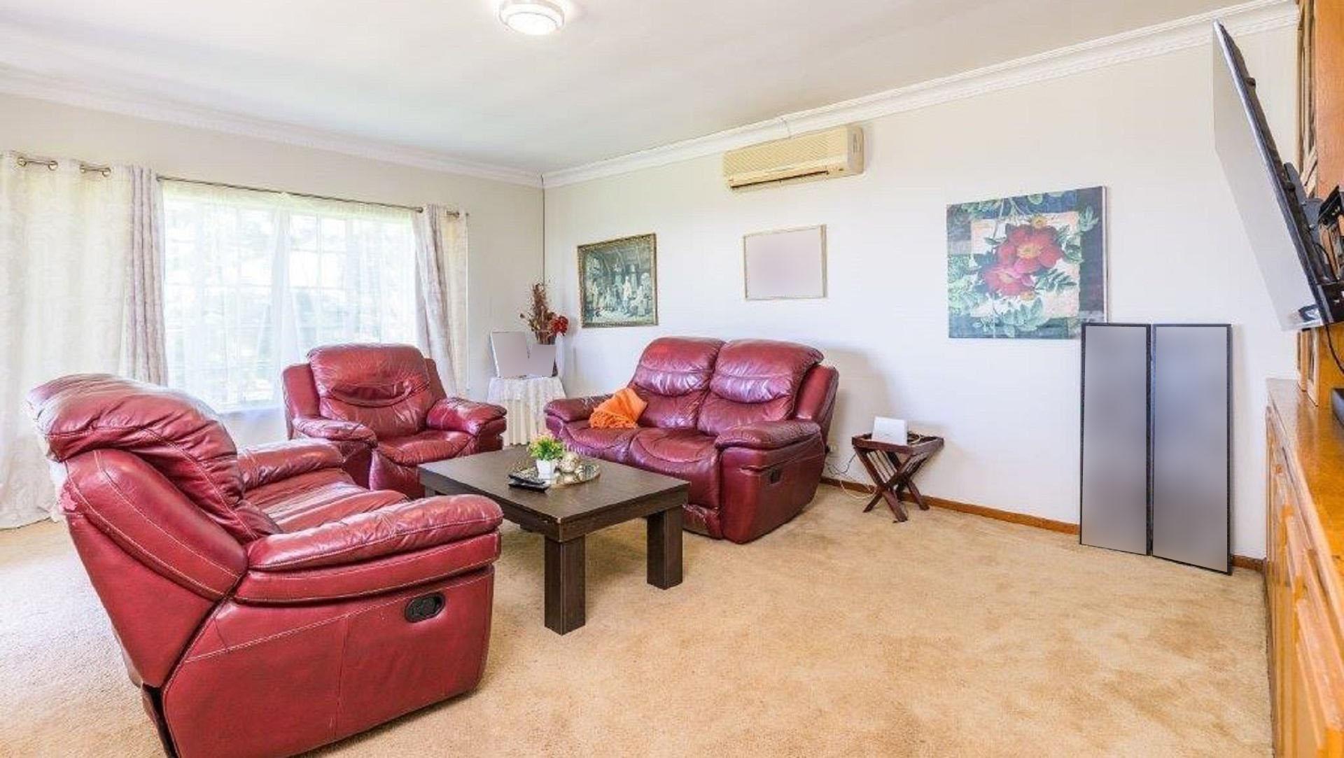 Lounges - 31 square meters of property in Atholl Heights