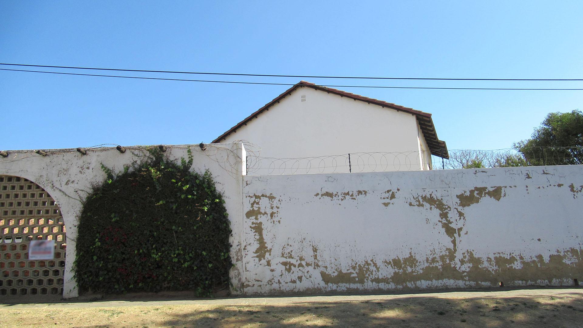 Front View of property in Kew