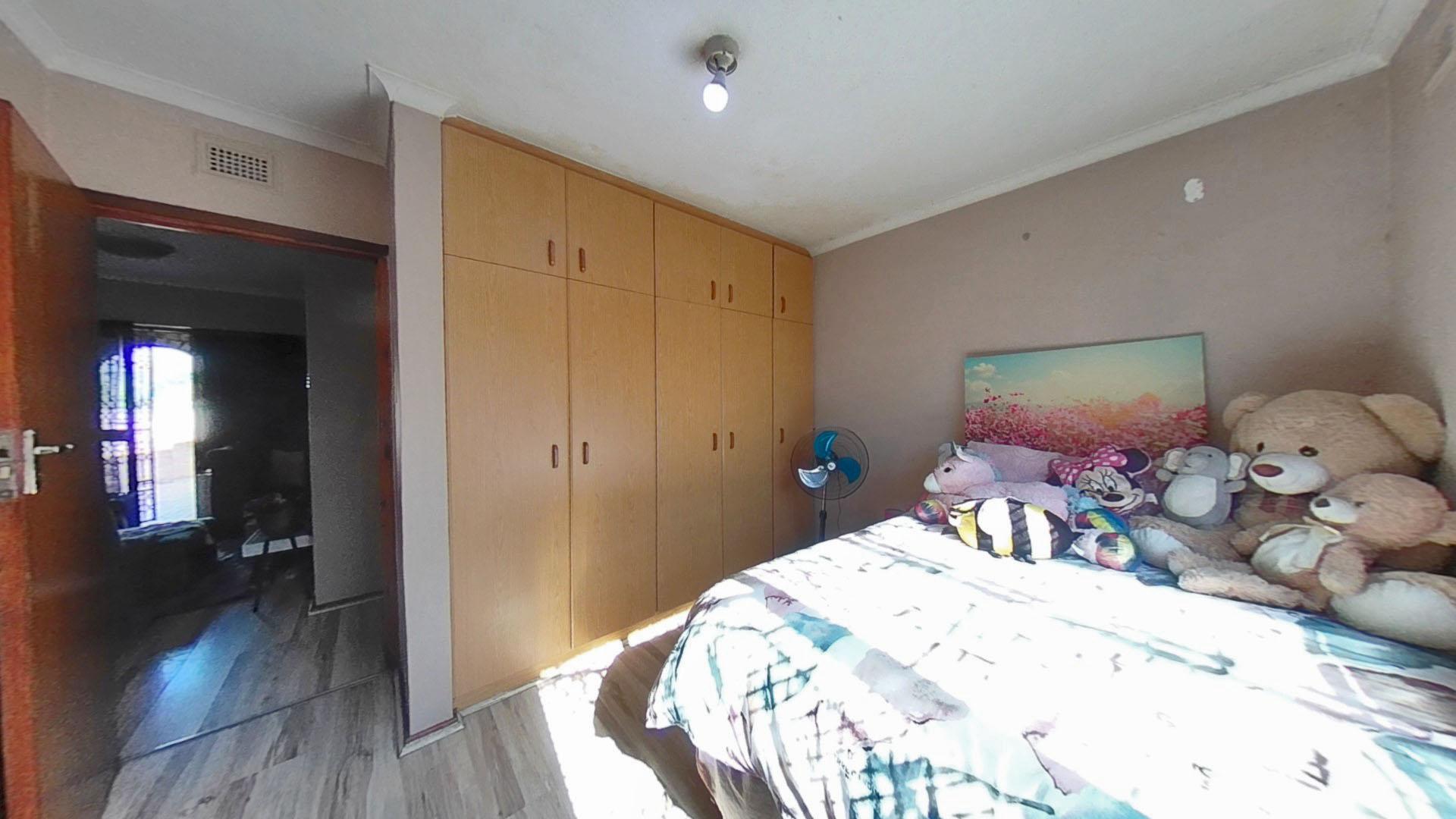 Bed Room 4 - 11 square meters of property in Chatsworth - KZN