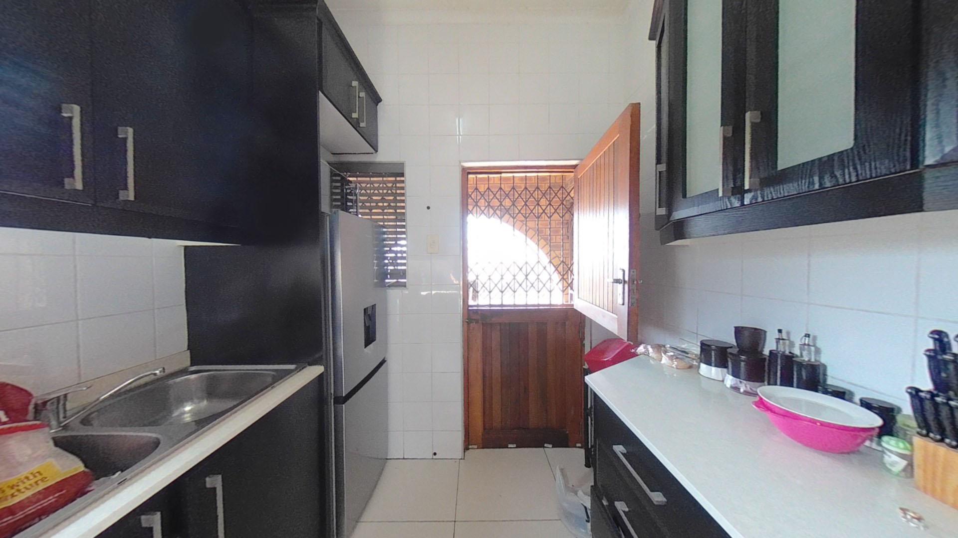 Kitchen - 21 square meters of property in Chatsworth - KZN