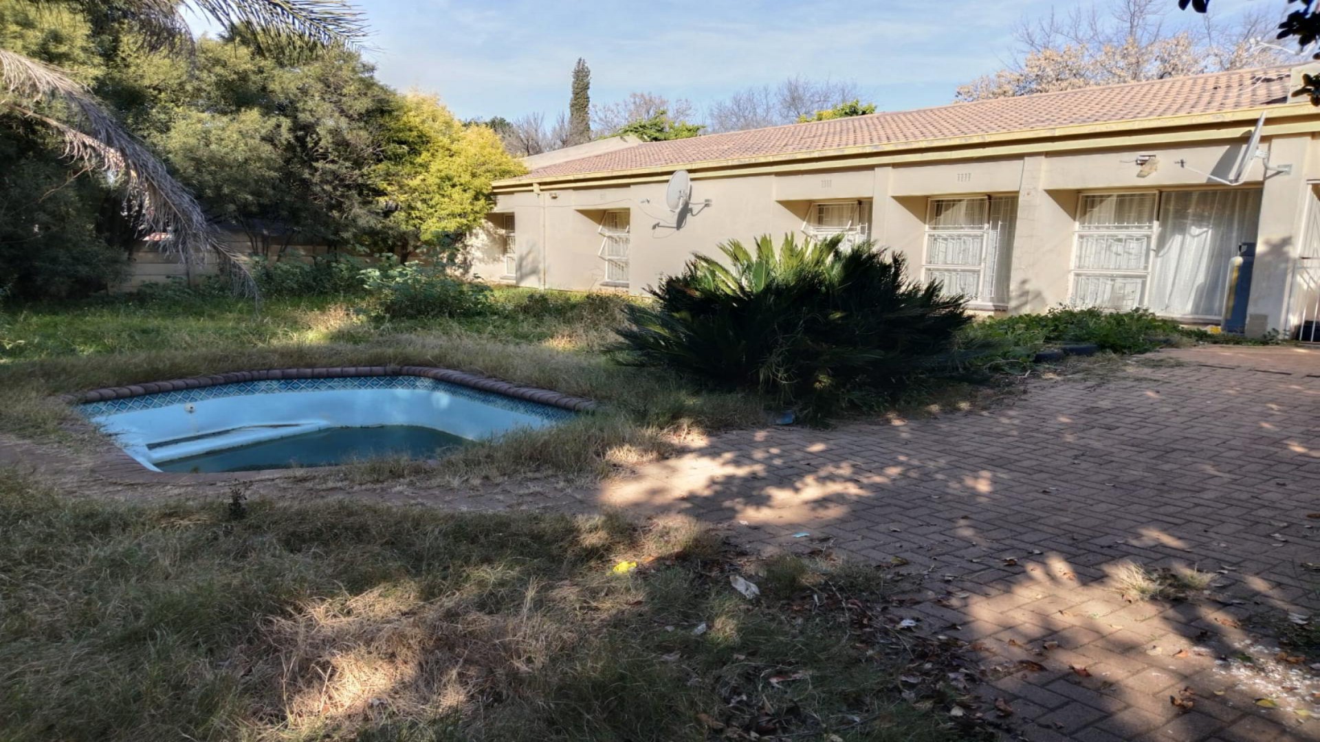 Swimming Pool of property in Flamingo Park
