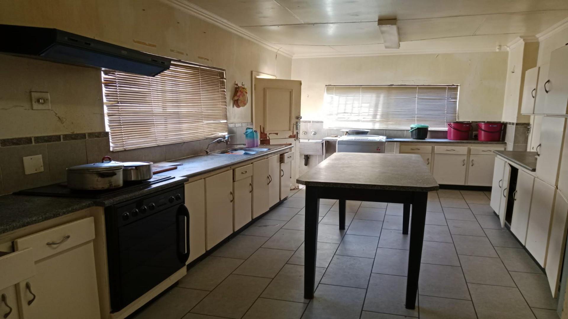 Kitchen of property in Flamingo Park