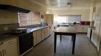 Kitchen of property in Flamingo Park