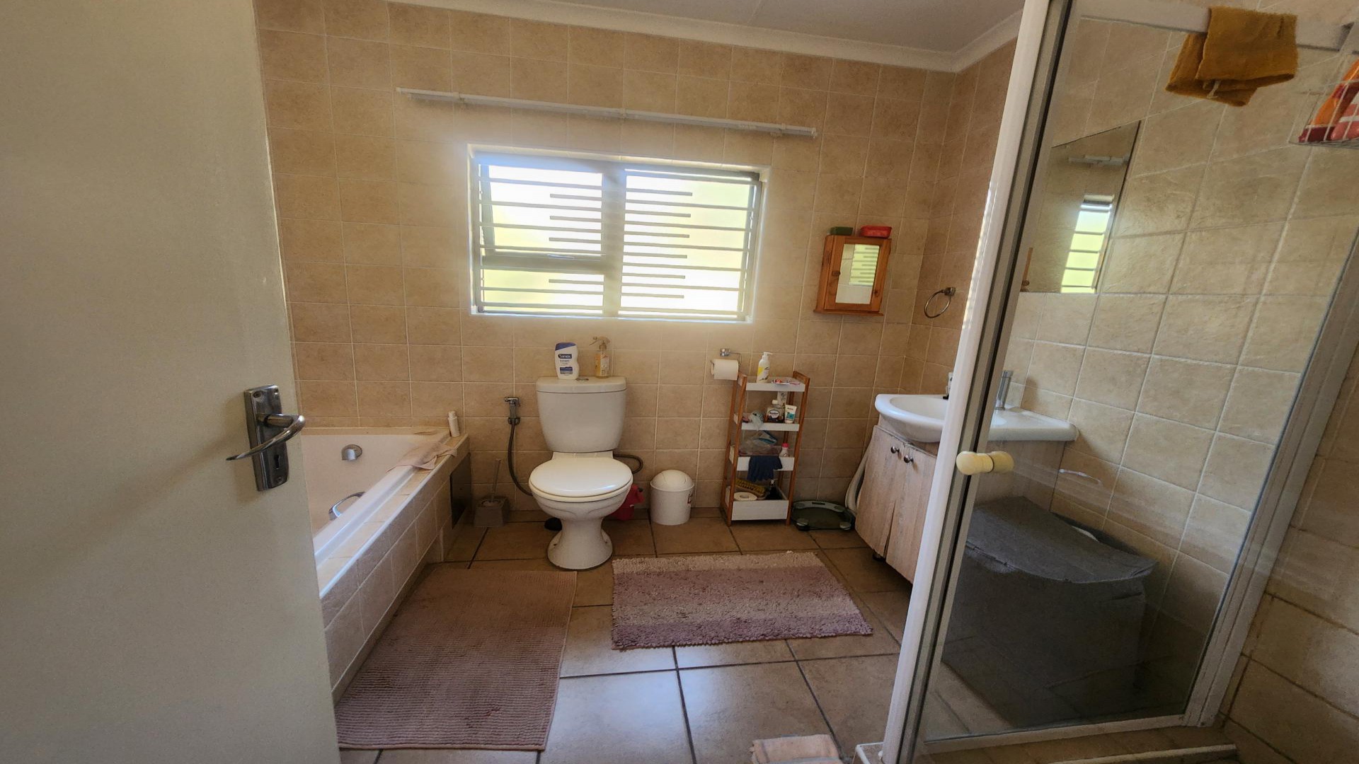 Bathroom 2 of property in Helderkruin