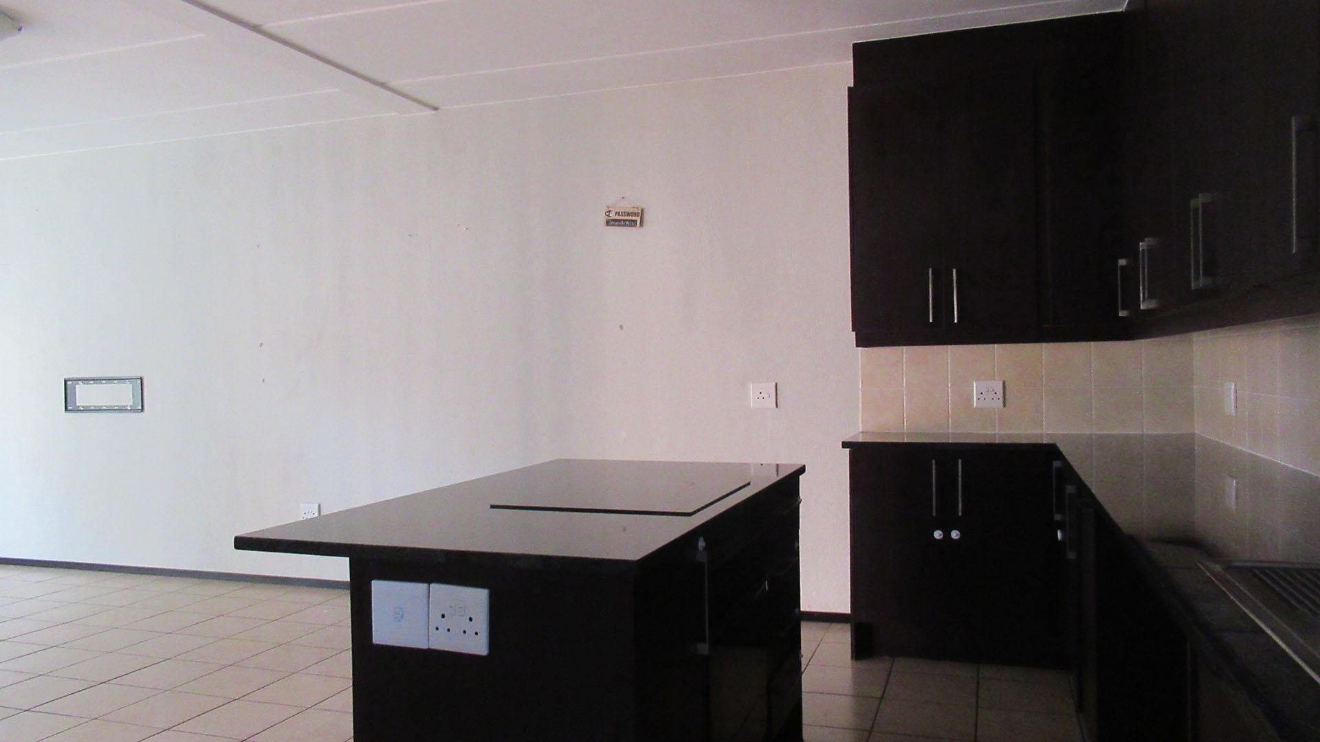 Kitchen - 20 square meters of property in Helderkruin