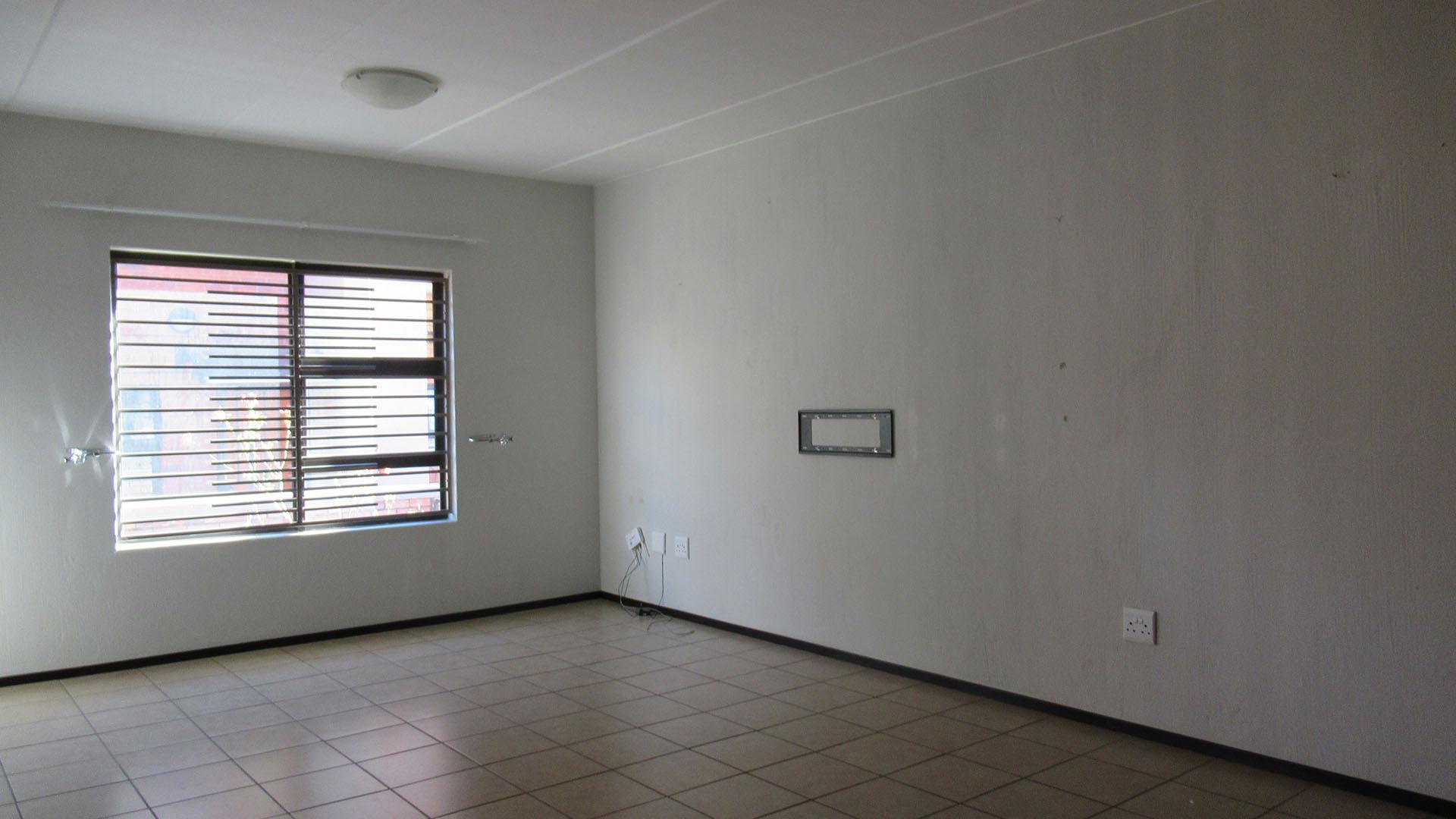 Lounges - 22 square meters of property in Helderkruin