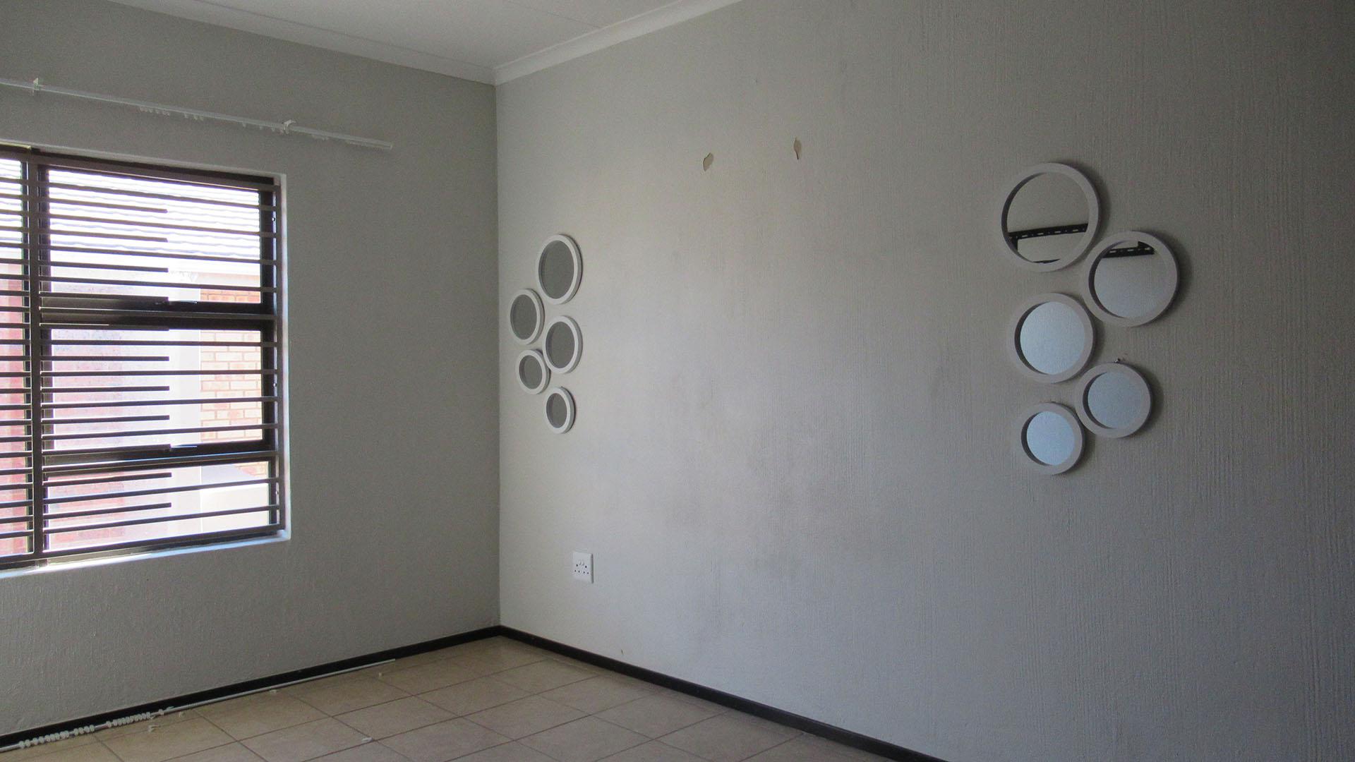 Bed Room 2 - 12 square meters of property in Helderkruin