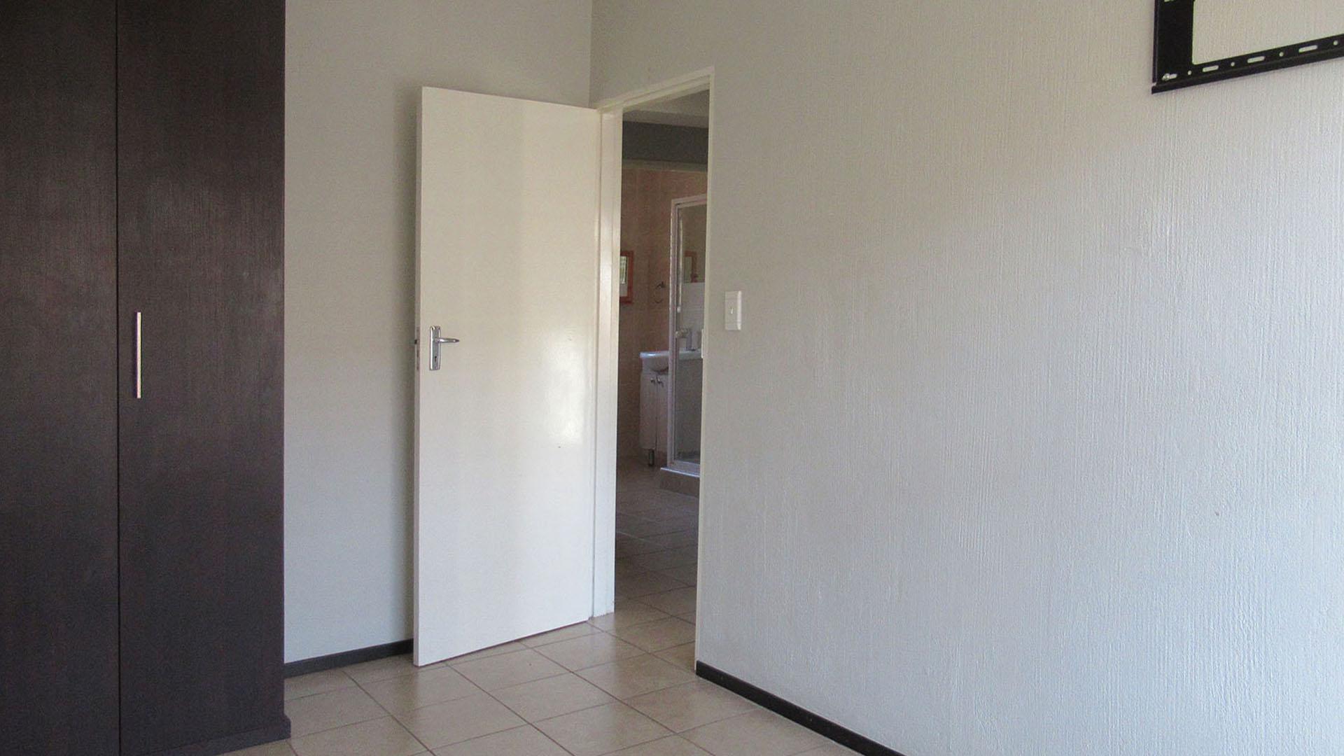 Bed Room 2 - 12 square meters of property in Helderkruin