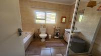 Bathroom 2 of property in Helderkruin