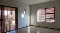 Lounges - 22 square meters of property in Helderkruin