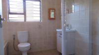 Bathroom 1 - 8 square meters of property in Helderkruin