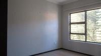Bed Room 1 - 15 square meters of property in Helderkruin